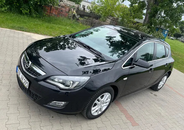 opel Opel Astra cena 27999 przebieg: 151000, rok produkcji 2011 z Trzebinia